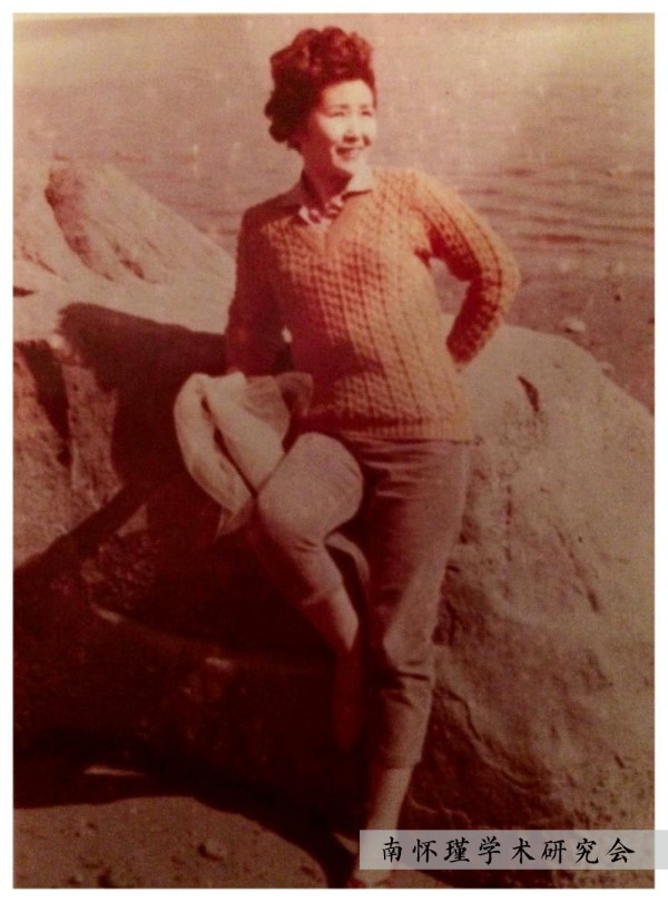 1950年代末，劉雨虹在台灣海邊