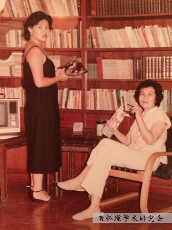1980年代初，劉雨虹與女兒袁保雲在臺北雲和街家中書房