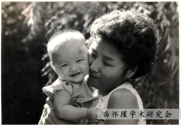 1964年，劉雨虹與小女兒袁保雲
