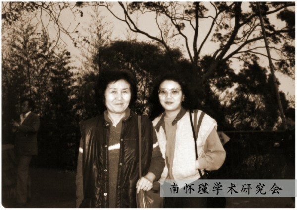 1983年清明節，書院師生郊遊，劉雨虹與女兒保雲